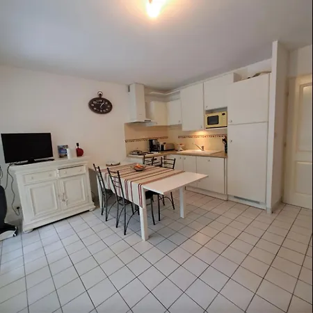 דירה Superb Close To The Sea In